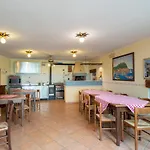 דירה Rosa - Vlo201 By Interhome